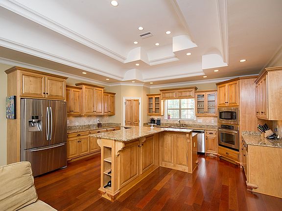 Large Gourmet Kitchen