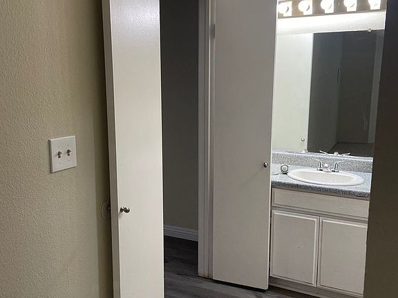 5th image of 7519 Vassar Ave #202