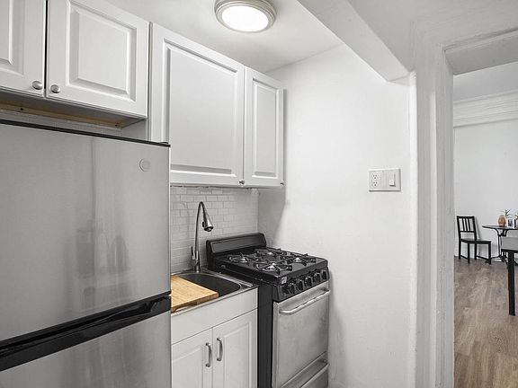 3rd image of 125 W 78th St APT 3R