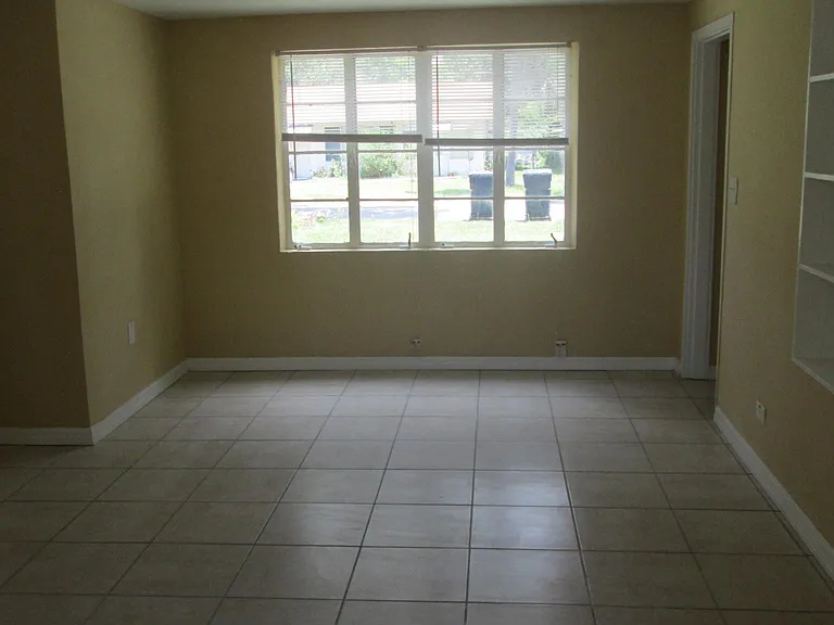 2408 W Fig St #A — Photo 16