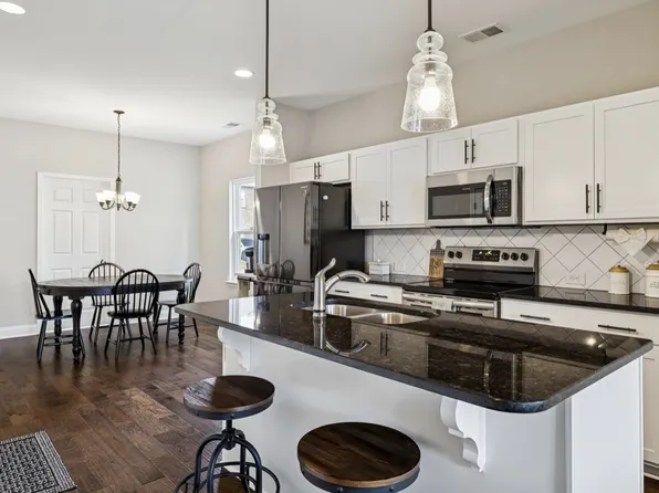 135 Santa Rosa Dr, Gallatin, TN 37066