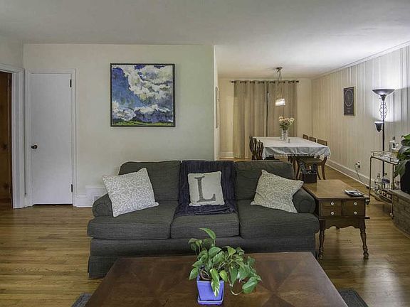 5th image of 140 Eastwood Cir