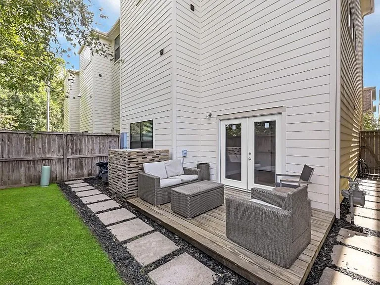 650 Westcross St #44 — Photo 2