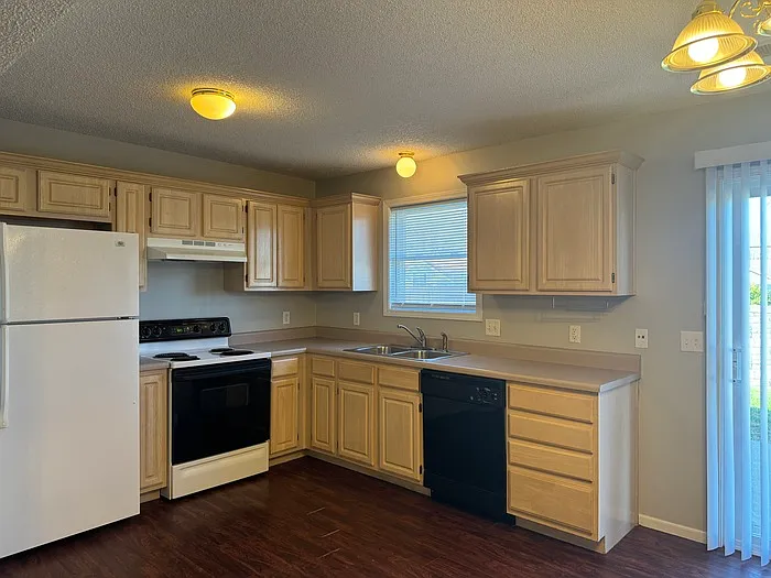 10634 N Locust Ct — Photo 5