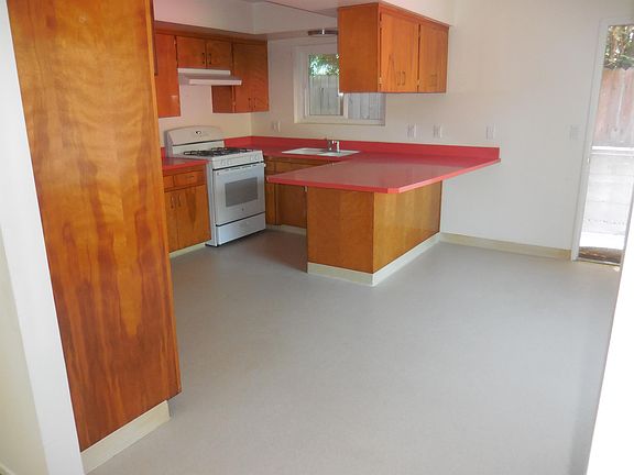 2nd image of 2228 Lillie Ave #2