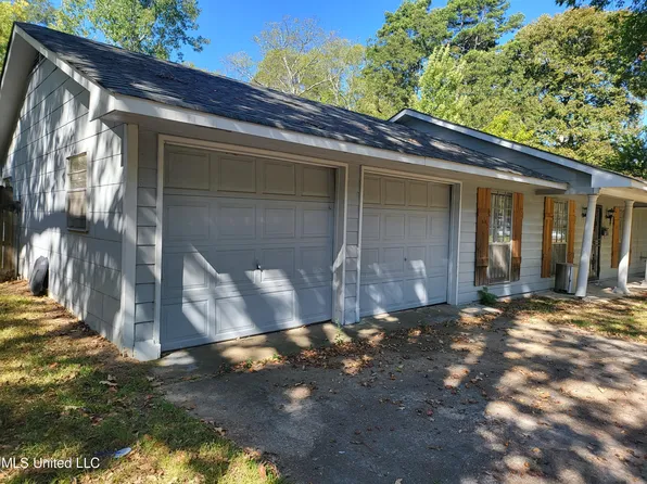 1285 Wooddell Dr, Jackson, MS 39212