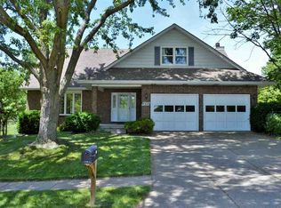 4320 Aspen Hills Cir, Bettendorf, IA