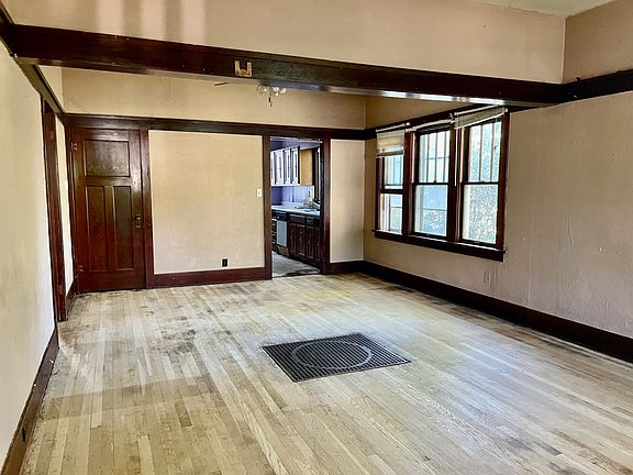 3rd image of 107 N Main St