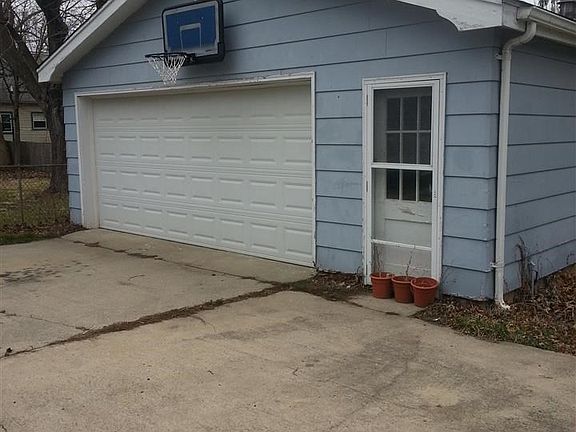 5th image of 605 Center Dr