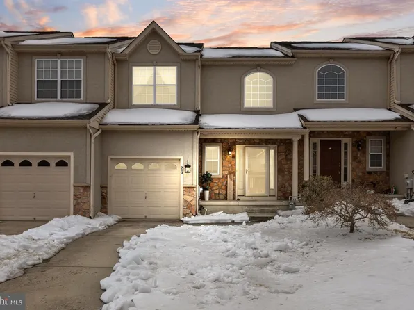 26 Glacier Dr, Berlin, NJ 08009