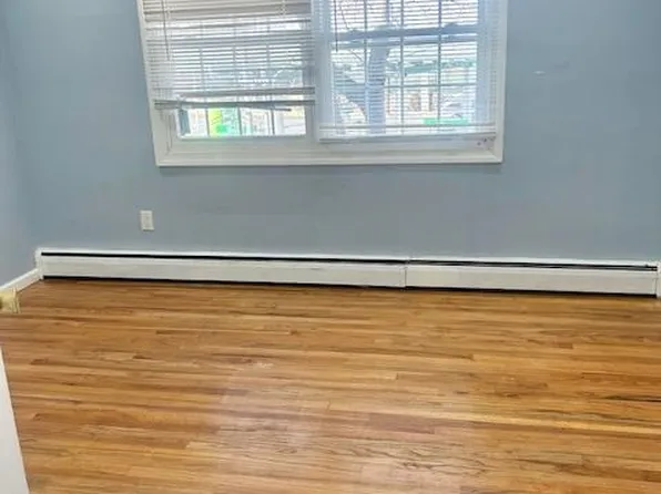 442 New York Avenue image 1 of 9