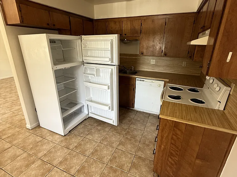 208 Veterans Ave — Photo 11