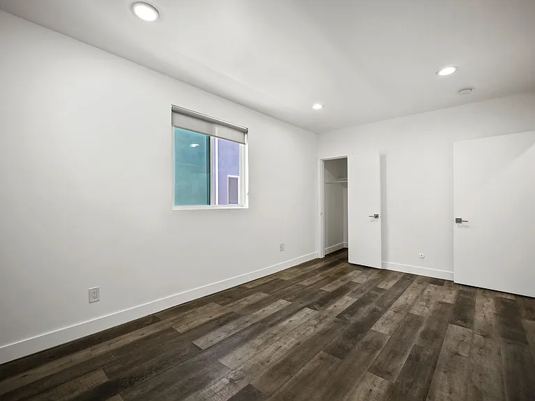 1333 W 36th Place Apartments — Photo 23