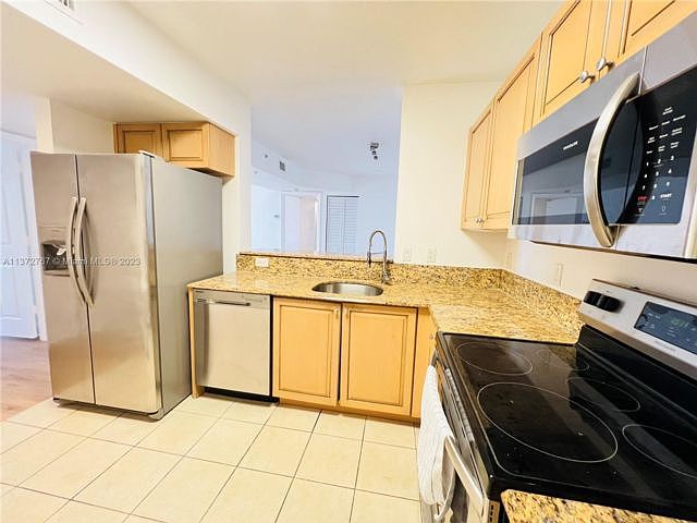 1st image of 529 E Sheridan St #3051