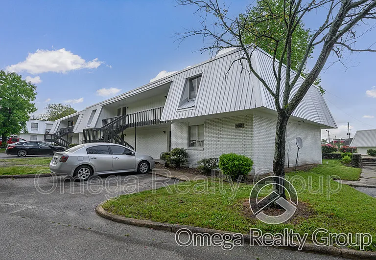Camelot Apartments — Photo 10