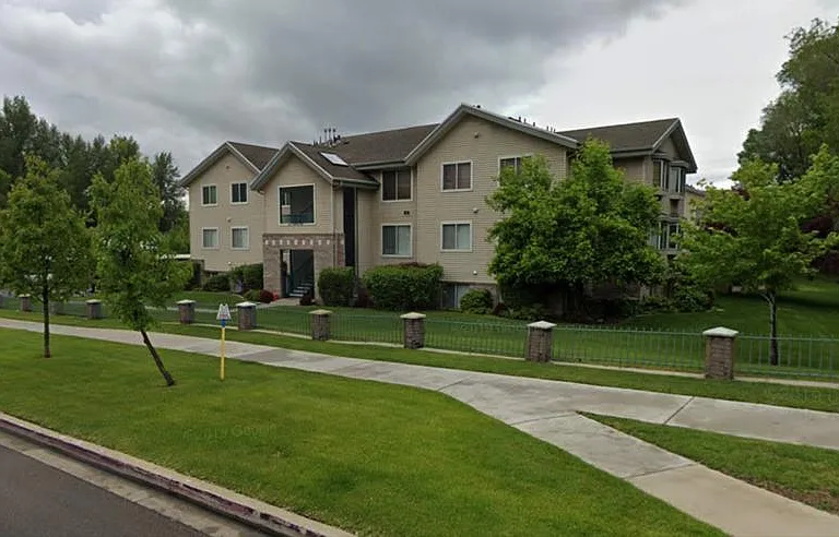 865 W Columbia Ln — Photo 1