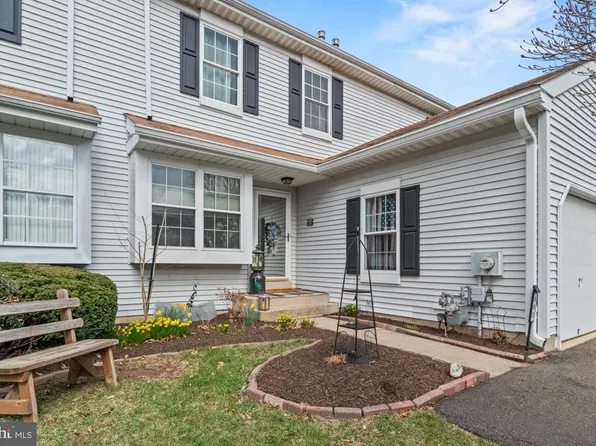 802 Putter Ct, Warrington, PA 18976
