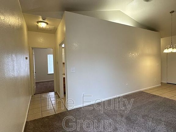 3rd image of 2421 W Sunnyside Ave