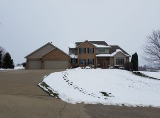 2228 Clover Ln, Dubuque, IA 52002