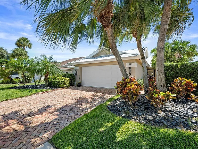 109 Seashore Dr — Photo 1
