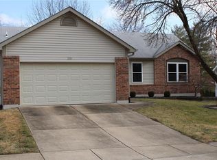 220 Oakbriar Farm Dr, Ballwin, MO 63021
