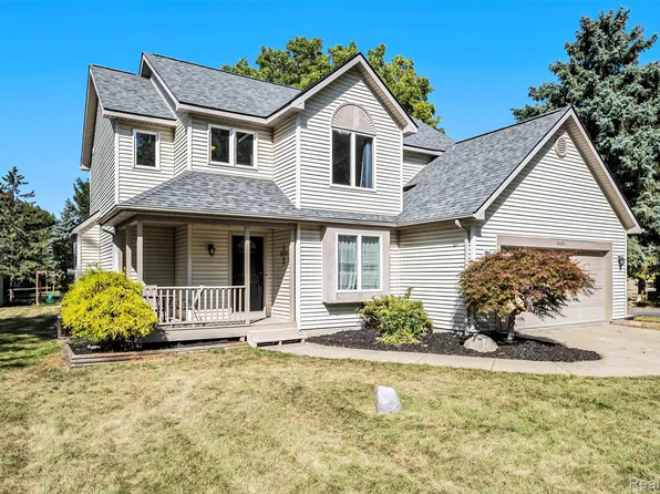 3424 W Shiawassee Ave, Fenton, MI 48430
