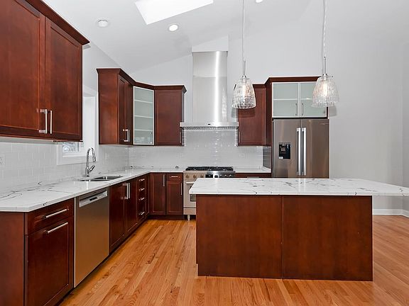 3rd image of 1806 W Estes Ave Penthouse 4