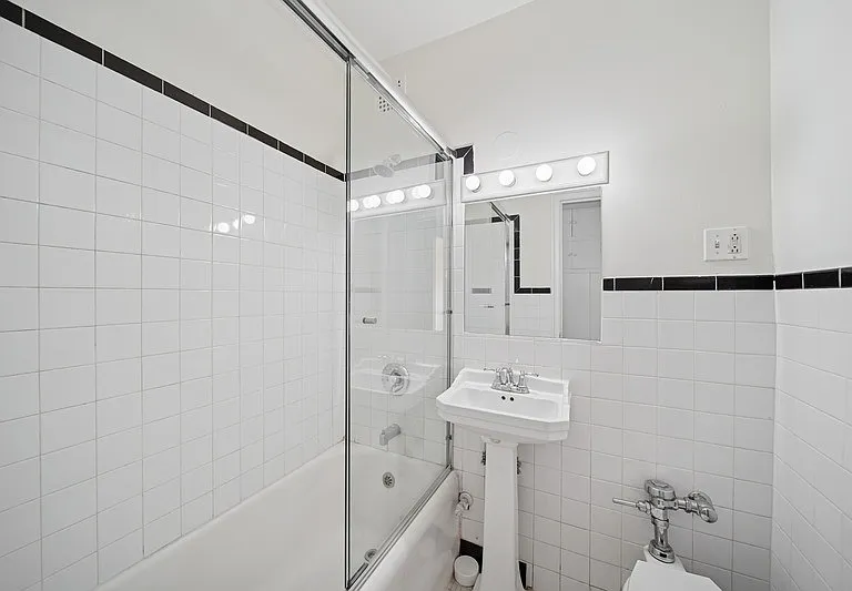 The Deco North Lake Shore — Photo 94