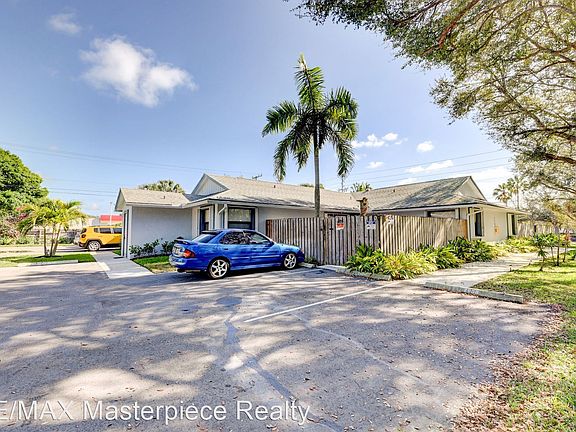 3rd image of 911 SW Castaneda Ln #8926153