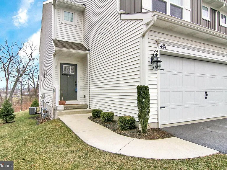 401 Landover Ct — Photo 27