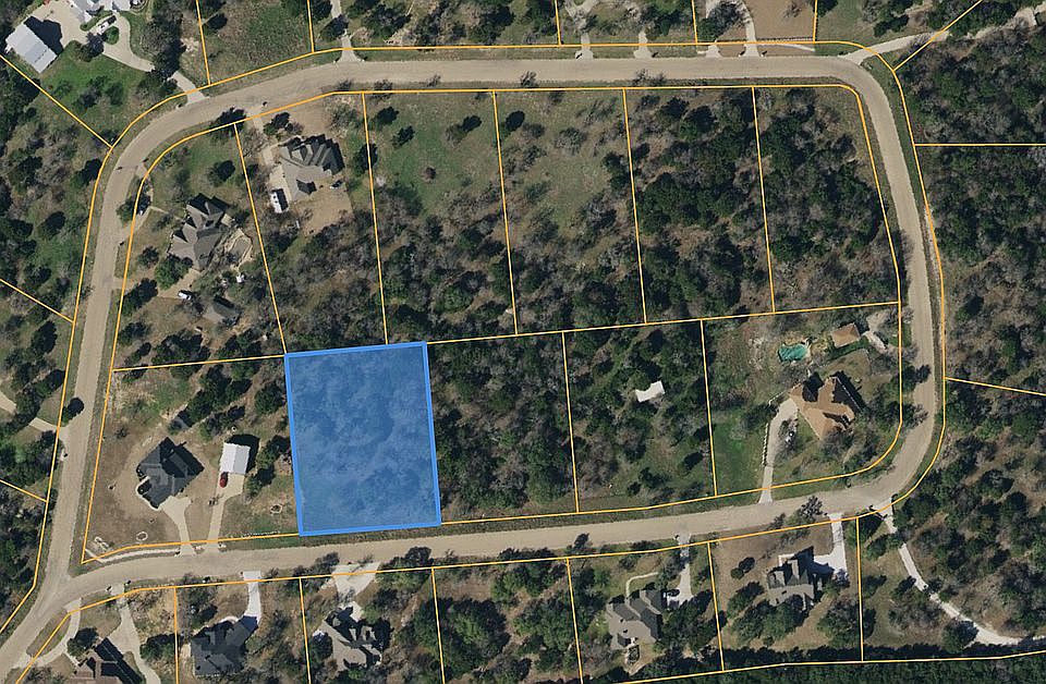 2nd image of 985 Whispering Oaks