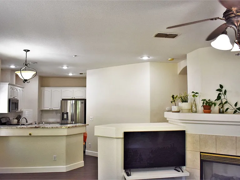 1107 Tussin Ct — Photo 6