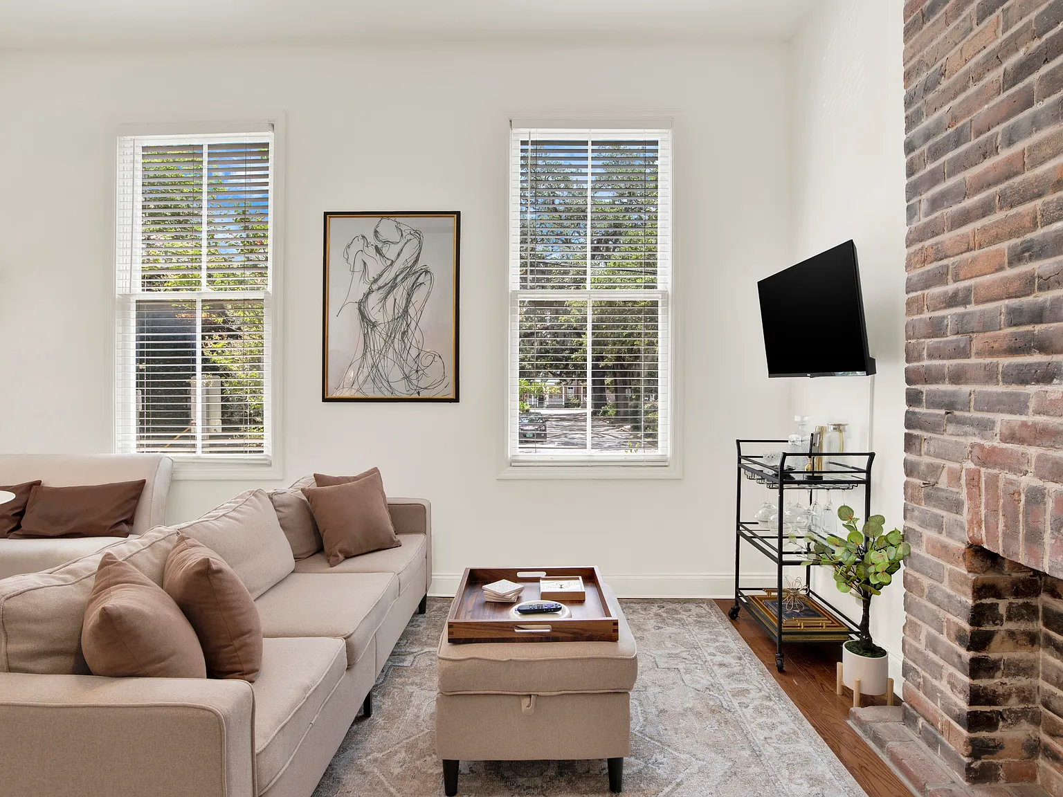 2 bed, 726 sqft, $3,600 — Photo 2