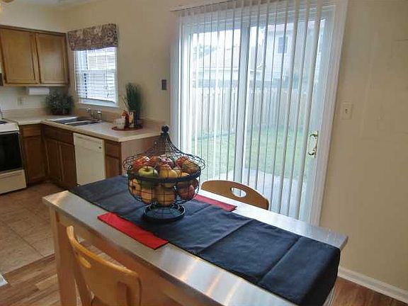 5th image of 5105 Castle Way