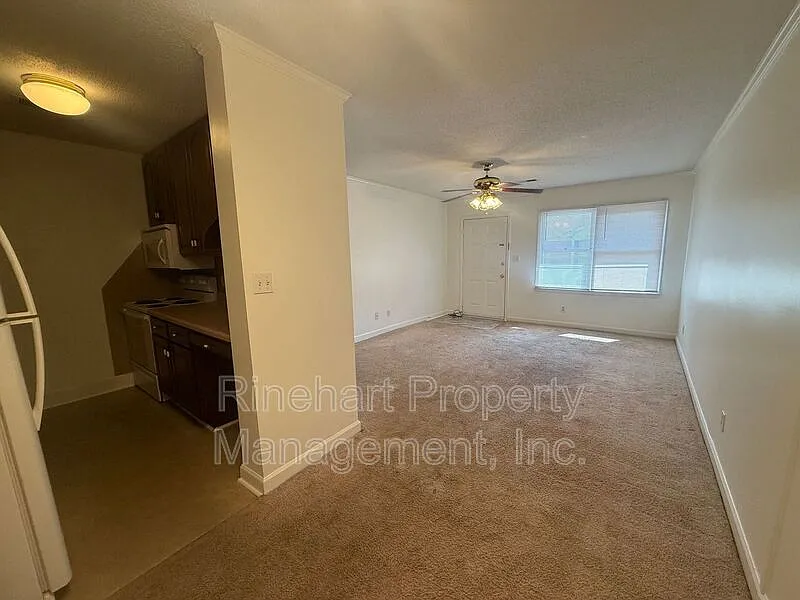 2 bed, 1.0 bath, 850 sqft, $1,185 — Photo 2