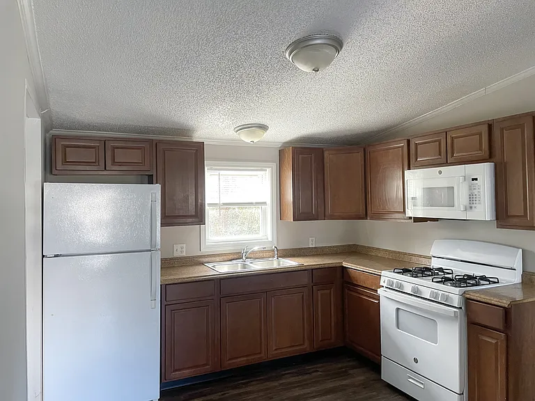 Fairview Crossing — Photo 16