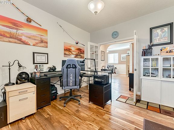 5th image of 601 NE 143rd St