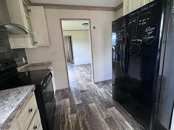 3rd image of 225 Orange Ln