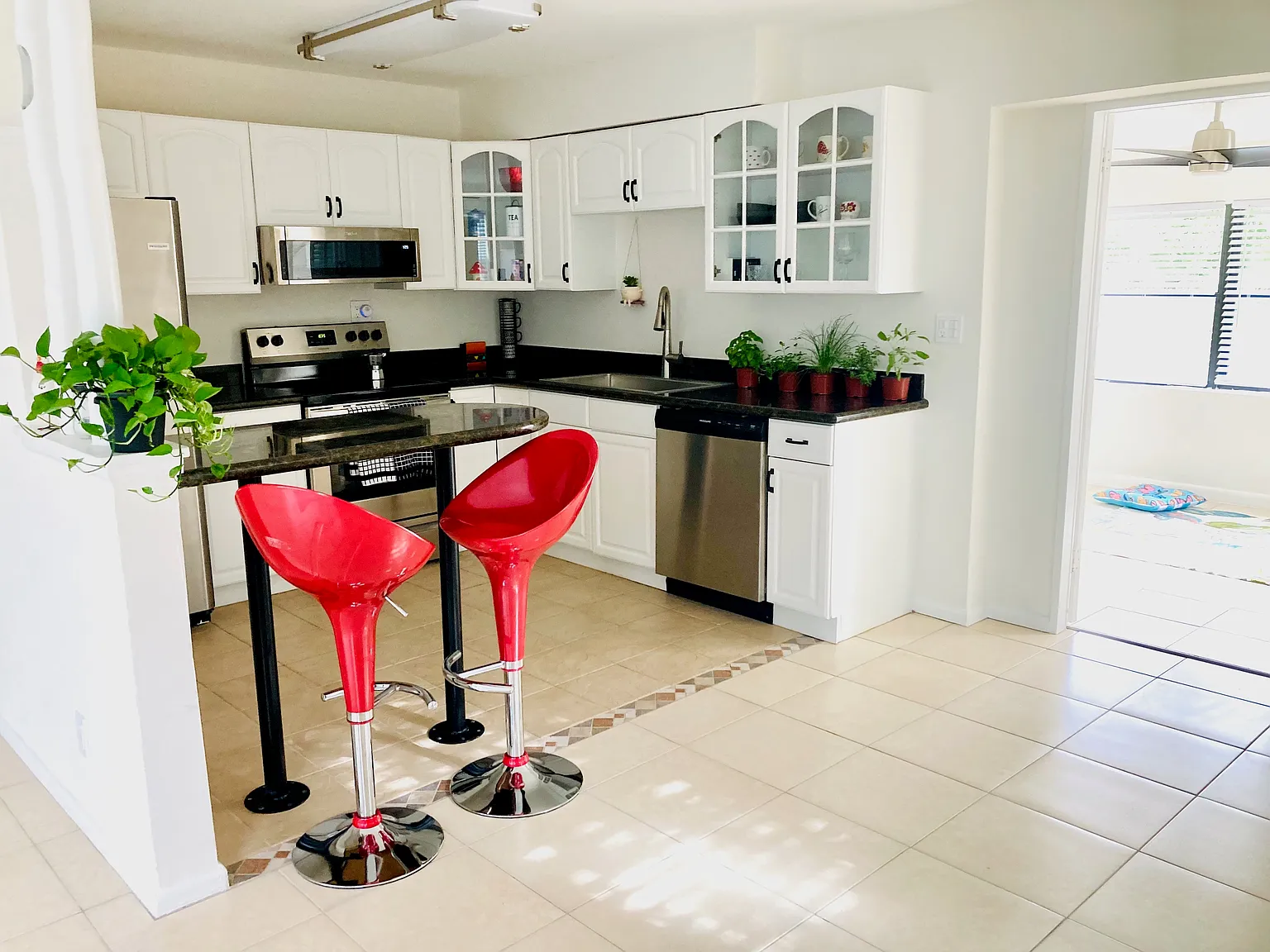 3 bed, 1189 sqft, $2,990 — Photo 2