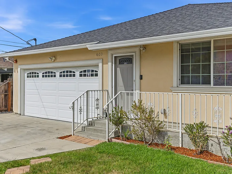 609 Stanford Ave — Photo 107