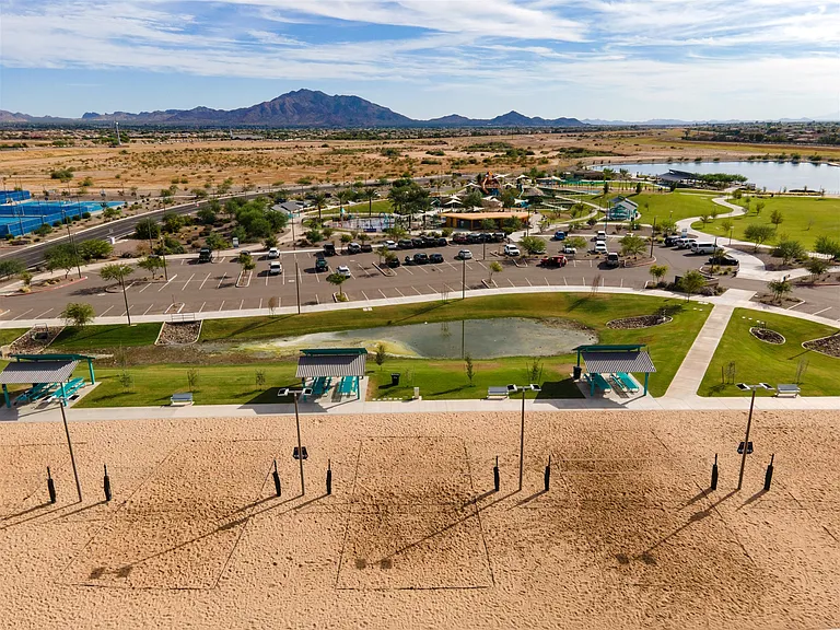 Gilbert Regional Park has beach volleyball courts.