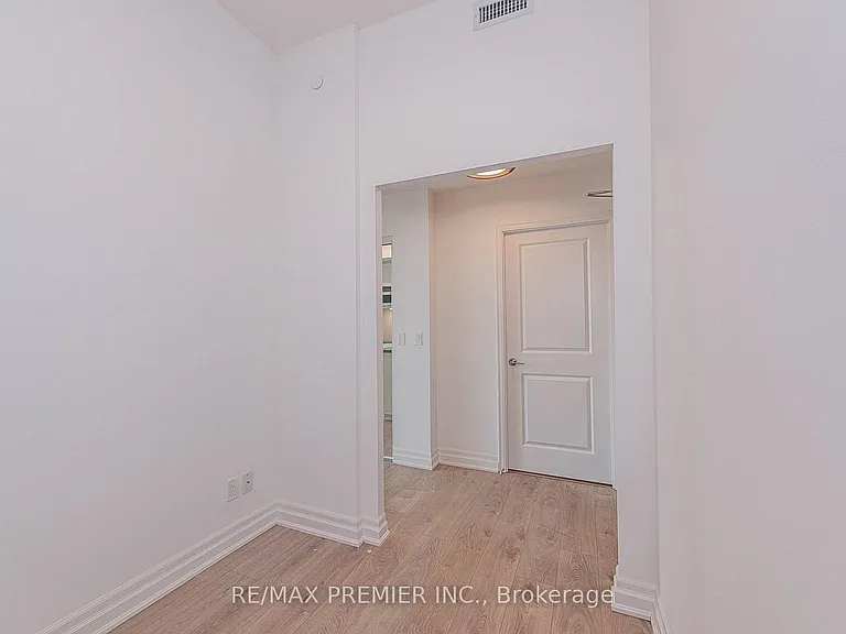 8 Rouge Valley Dr W #1211B — Photo 10