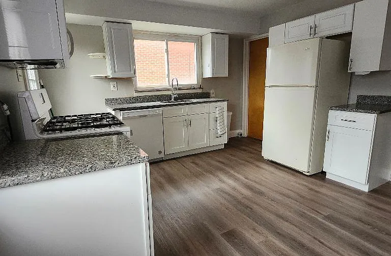 334 E Pike St #2 — Photo 1