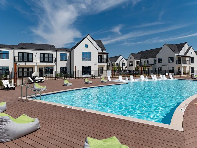 Hermosa Village Apartments — Photo 23