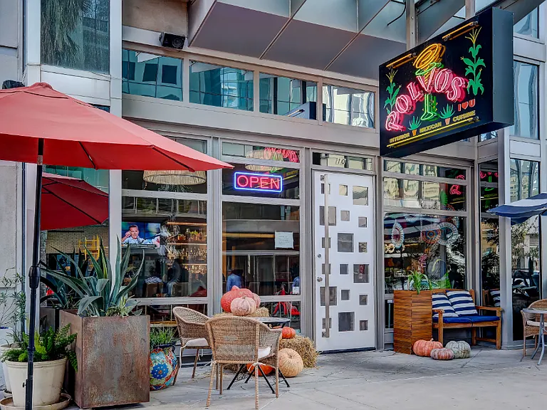 Walking distance retail - Polvos street view