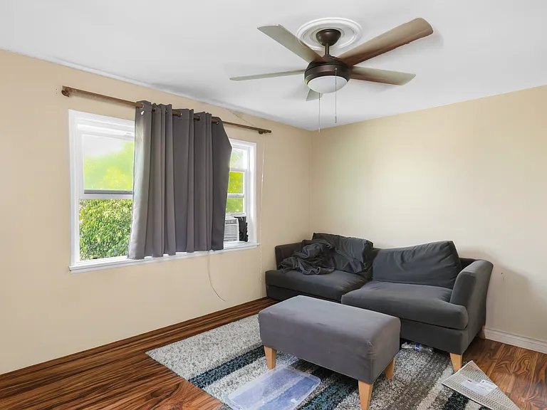 304 S Greengrove Dr — Photo 8