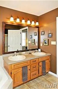 3rd image of 37 Country Side Ct
