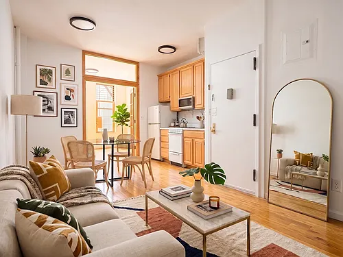 306 E 6th St #3 Photo 1
