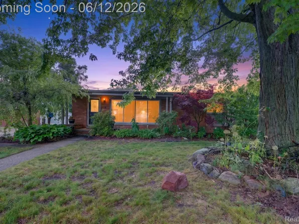 17509 Pershing St, Livonia, MI 48152