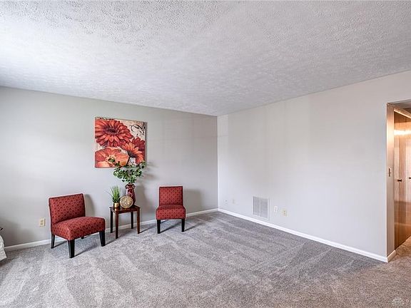 2nd image of 723 Clareridge Ln